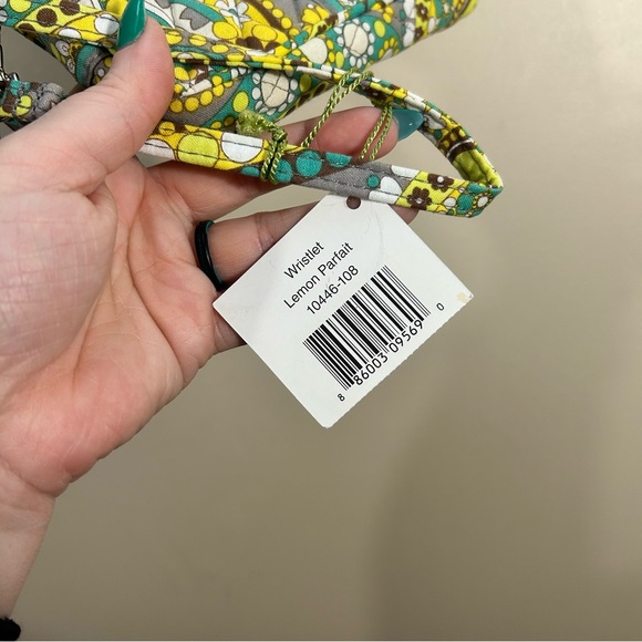 NWT Vera Bradley Lemon Parfait Paisley Print Cotton Wristlet - Picture 3 of 5